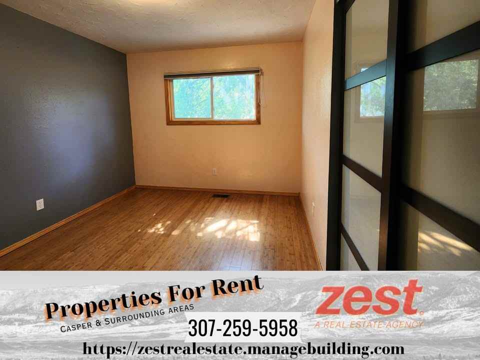 955 Riverbend Dr #1 - Photo 2 of 10
