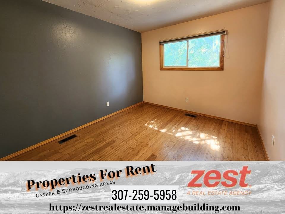 955 Riverbend Dr #1 - Photo 5 of 10