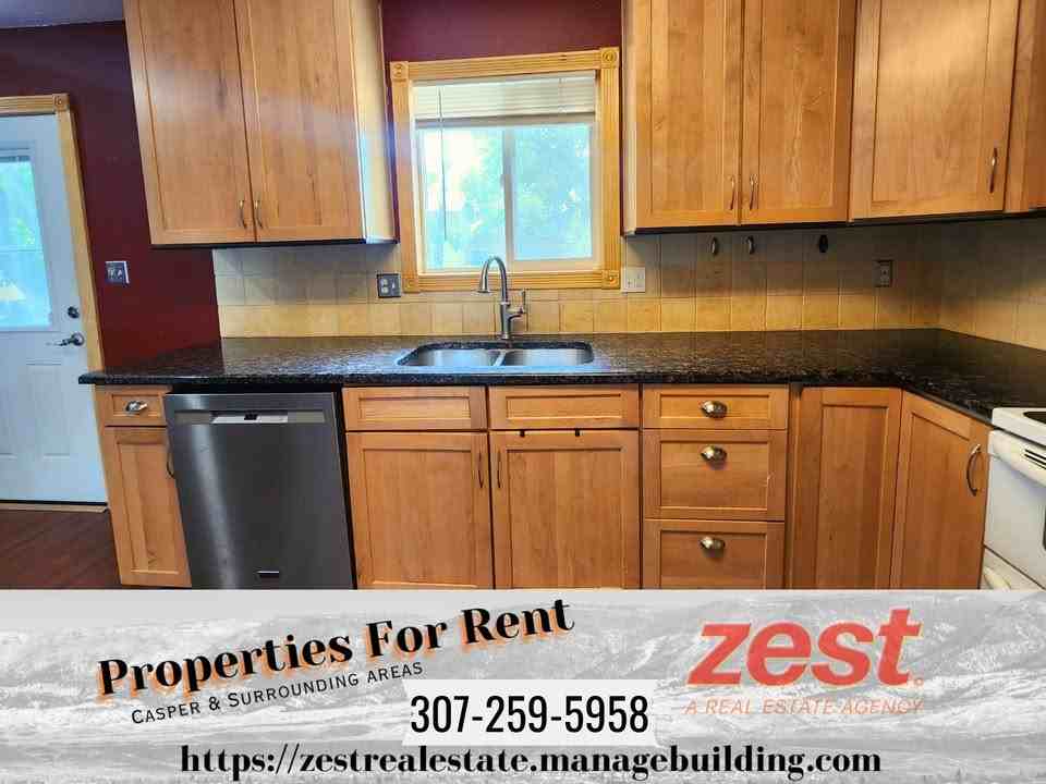 955 Riverbend Dr #1 - Photo 6 of 10