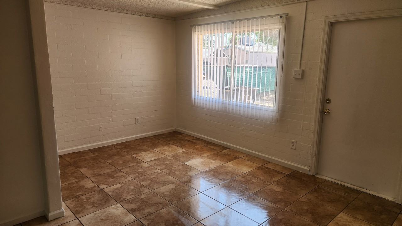 2240 W Morten Ave #A - Photo 4 of 9
