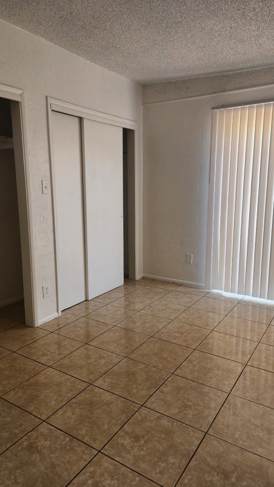 2240 W Morten Ave #A - Photo 5 of 9