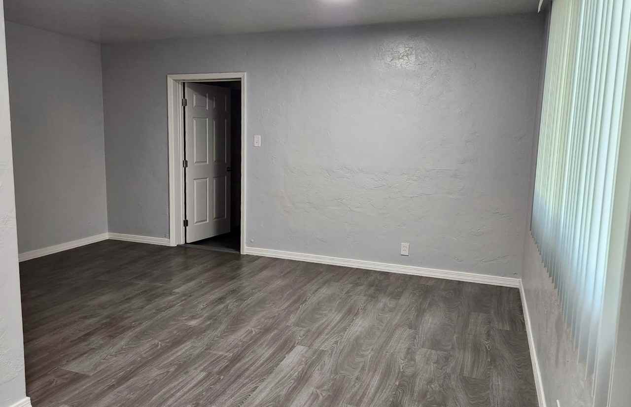 7561 N 27th Ave #1 - Photo 3 of 12