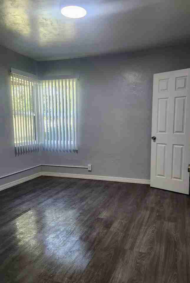 7561 N 27th Ave #1 - Photo 5 of 12