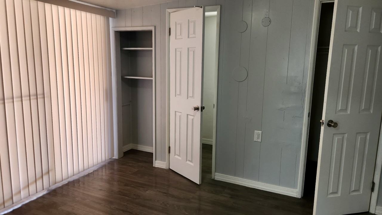 7561 N 27th Ave #1 - Photo 7 of 12