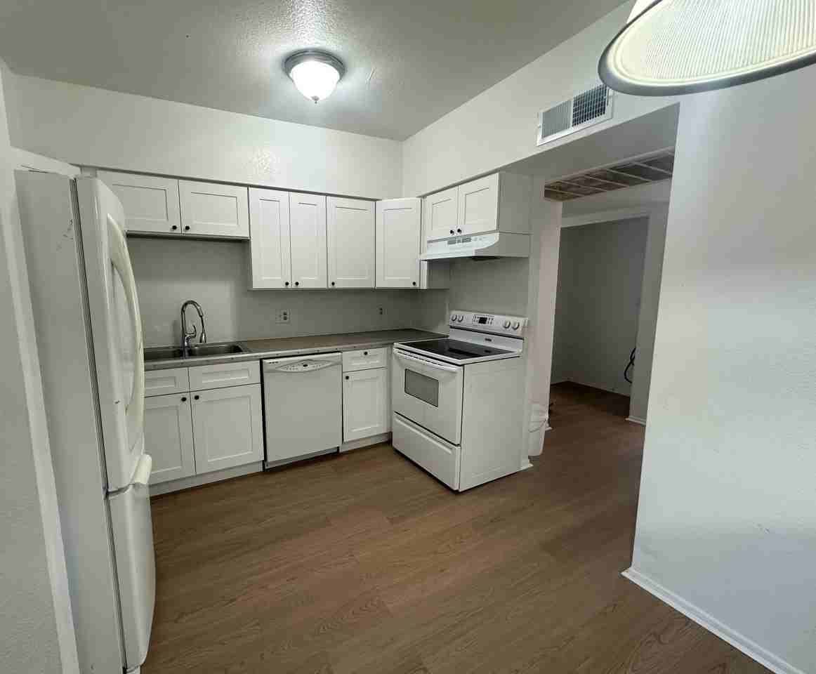2844 E Monte Cristo Ave #201 - Photo 2 of 10