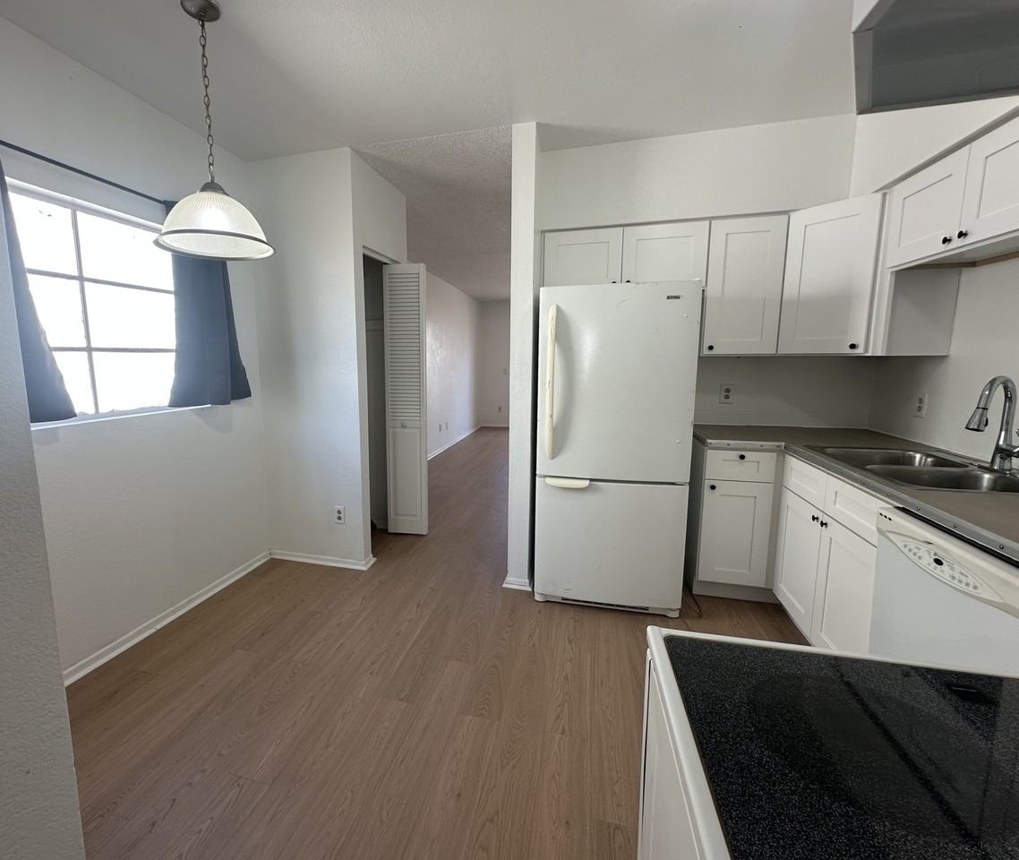 2844 E Monte Cristo Ave #201 - Photo 3 of 10