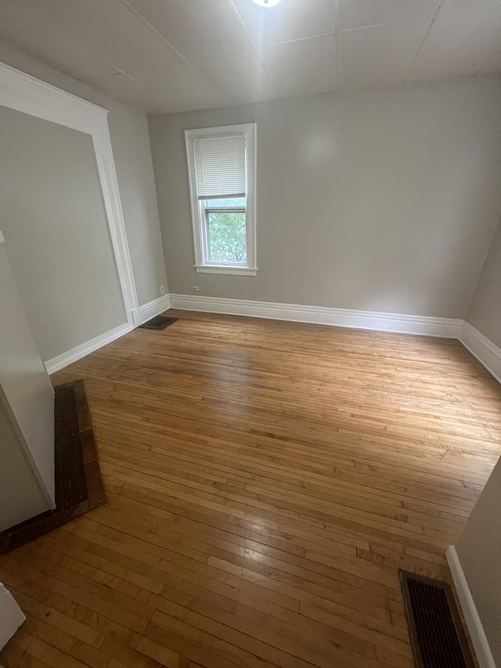 1091 Bush Ave #1 - Photo 3 of 8