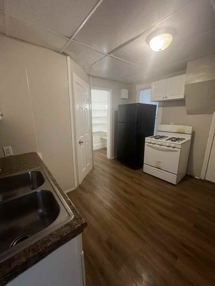 1091 Bush Ave #1 - Photo 7 of 8