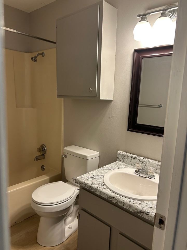 220 Brooke Lynn Dr #D - Photo 6 of 7