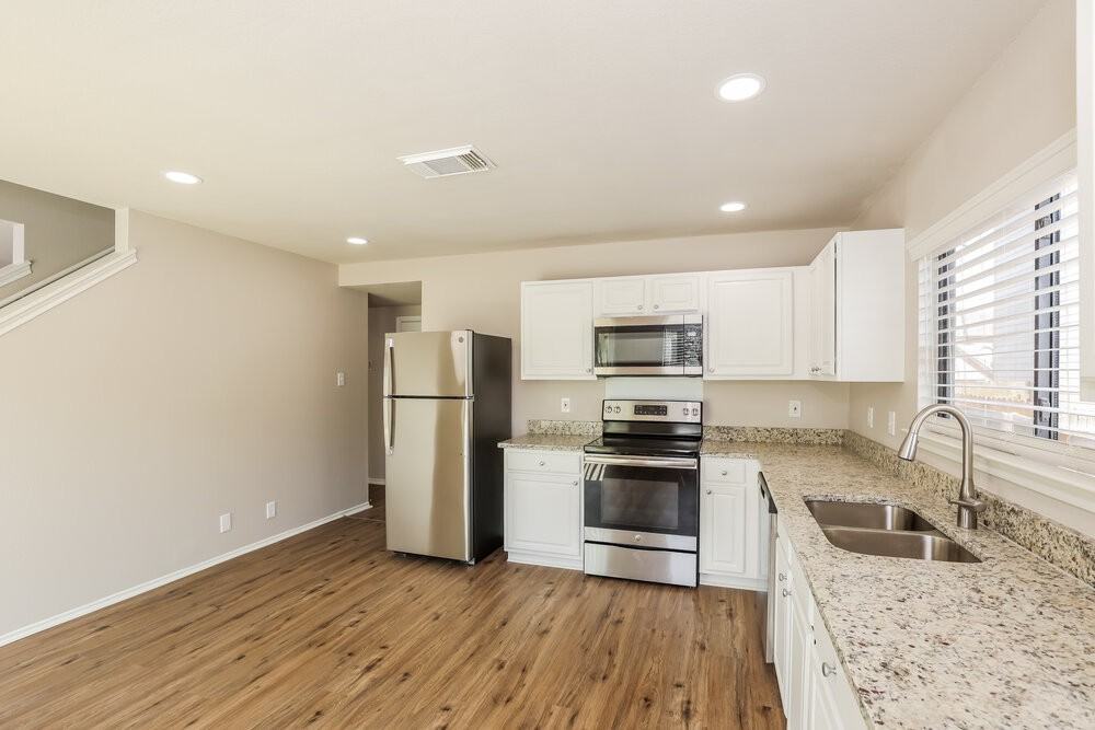 10218 Sandbrook Hl - Photo 6 of 17