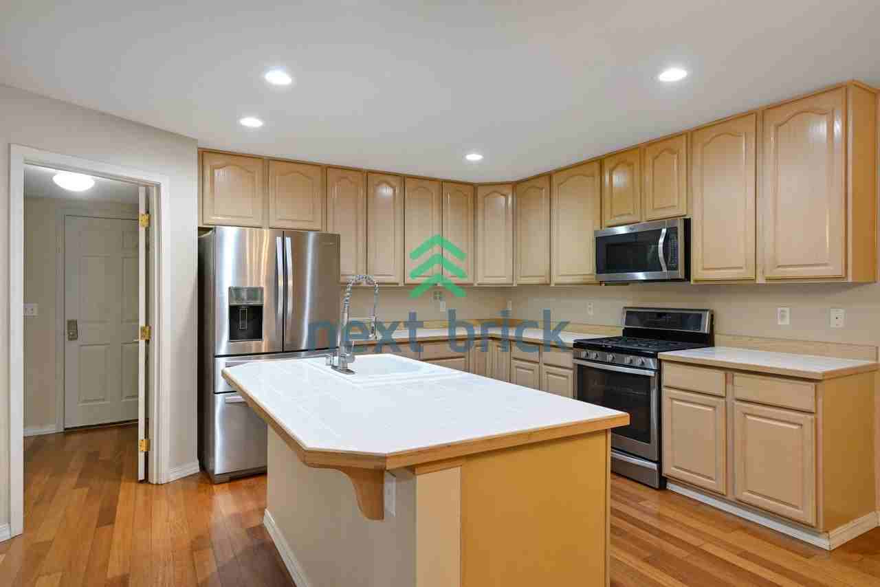 534 240th Ave Se - Photo 4 of 26