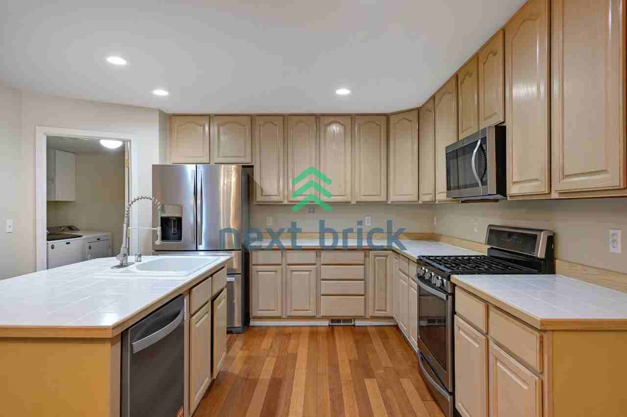 534 240th Ave Se - Photo 5 of 26
