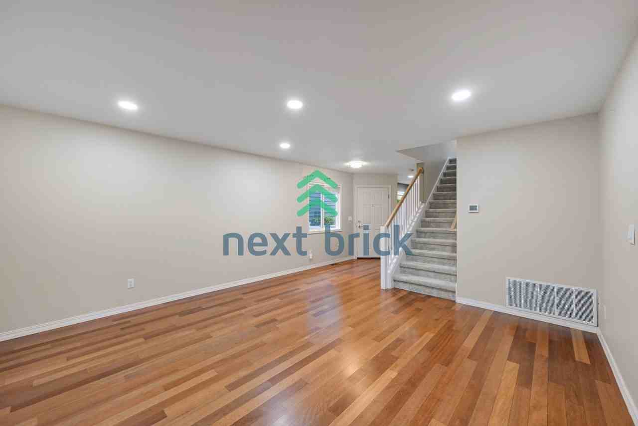 534 240th Ave Se - Photo 7 of 26