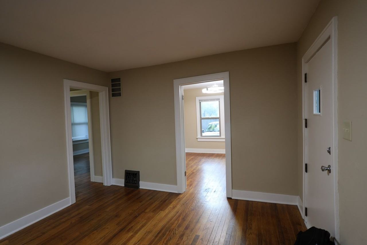 1213 N Jackson Ave - Photo 7 of 25