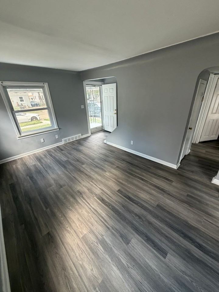 20640 Kenosha St - Photo 3 of 14