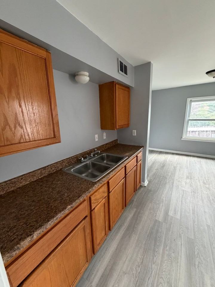 20640 Kenosha St - Photo 4 of 14