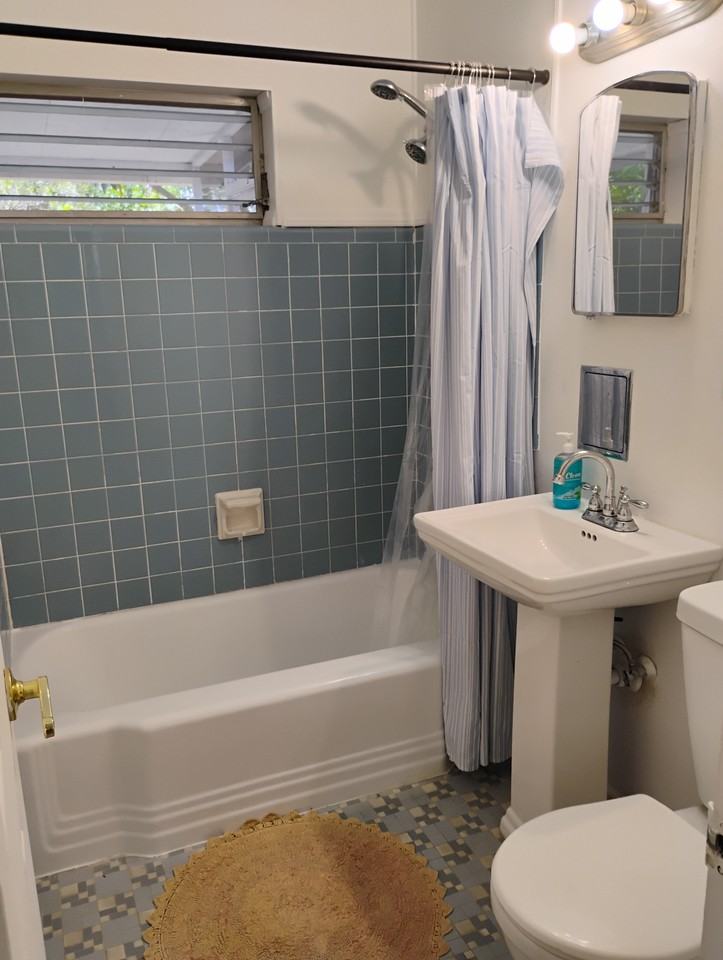 29th Ave Sw #1665 - Photo 7 of 16
