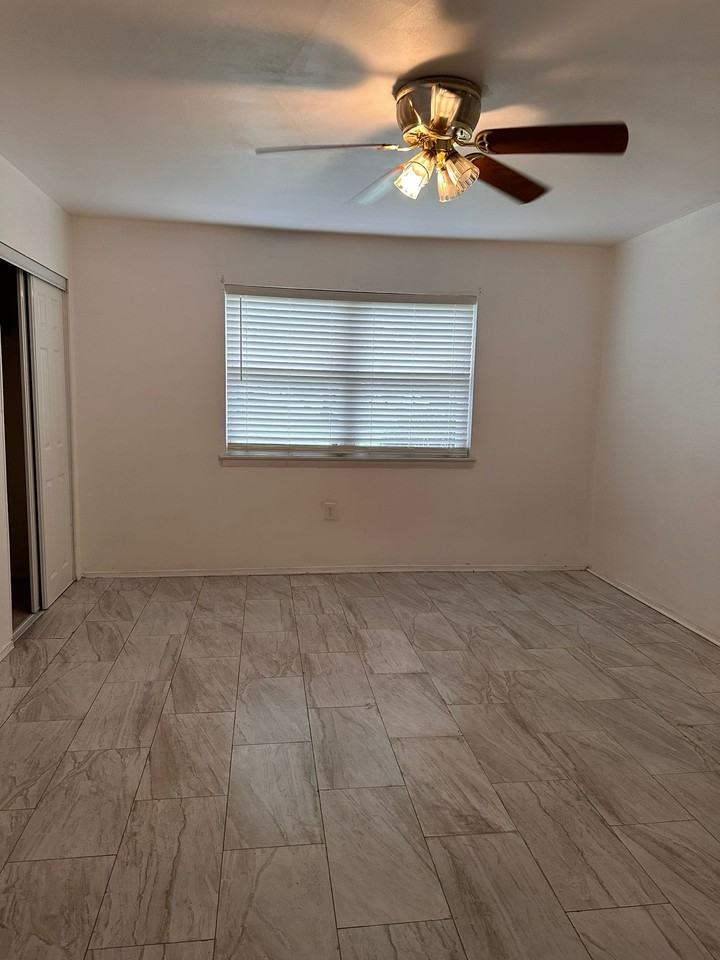 1229 Liberte Ct - Photo 2 of 8
