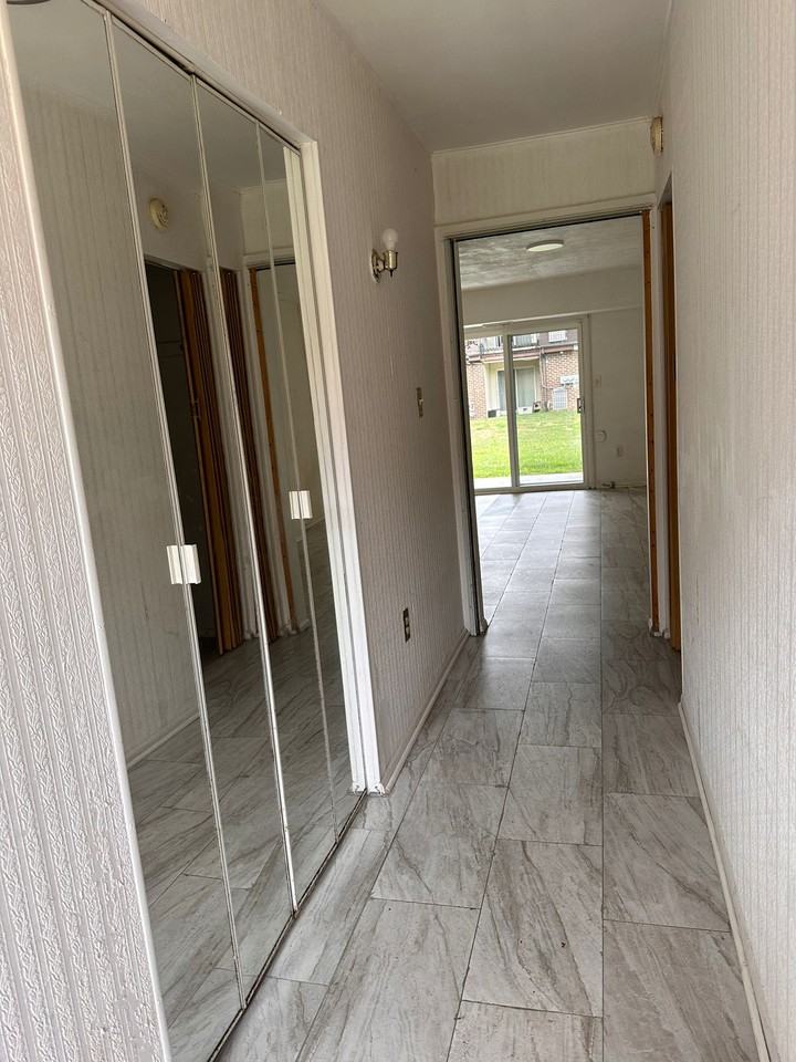 1229 Liberte Ct - Photo 5 of 8