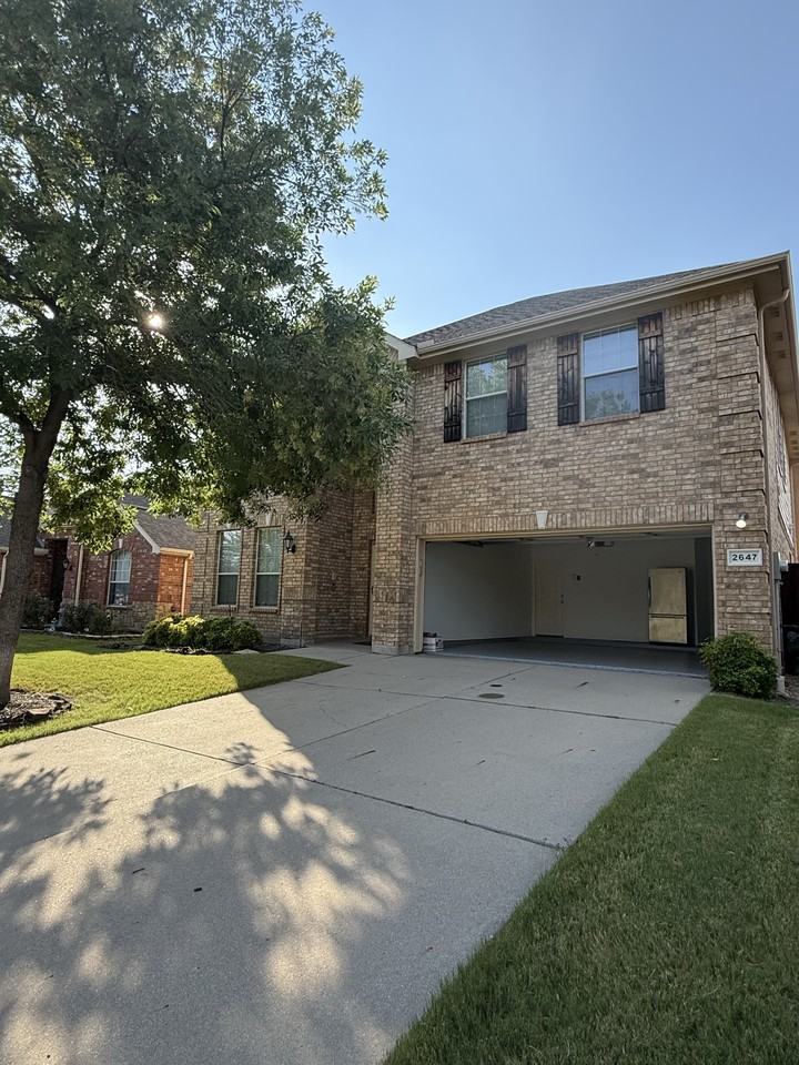 2647 Waterdance Dr - Photo 2 of 31