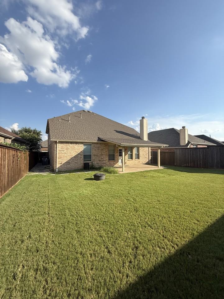 2647 Waterdance Dr - Photo 3 of 31