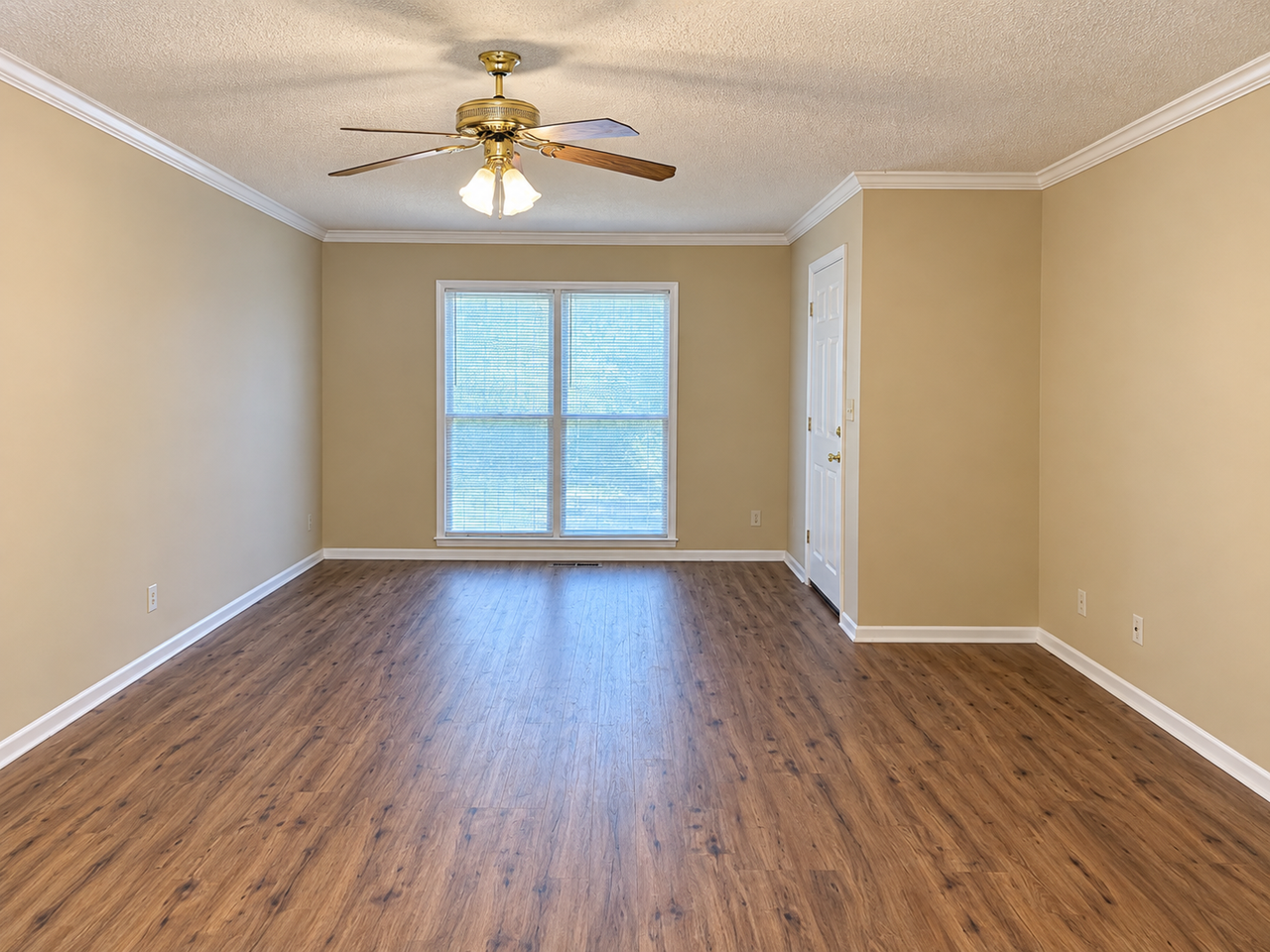 3813 Mayfair Ln - Photo 2 of 10