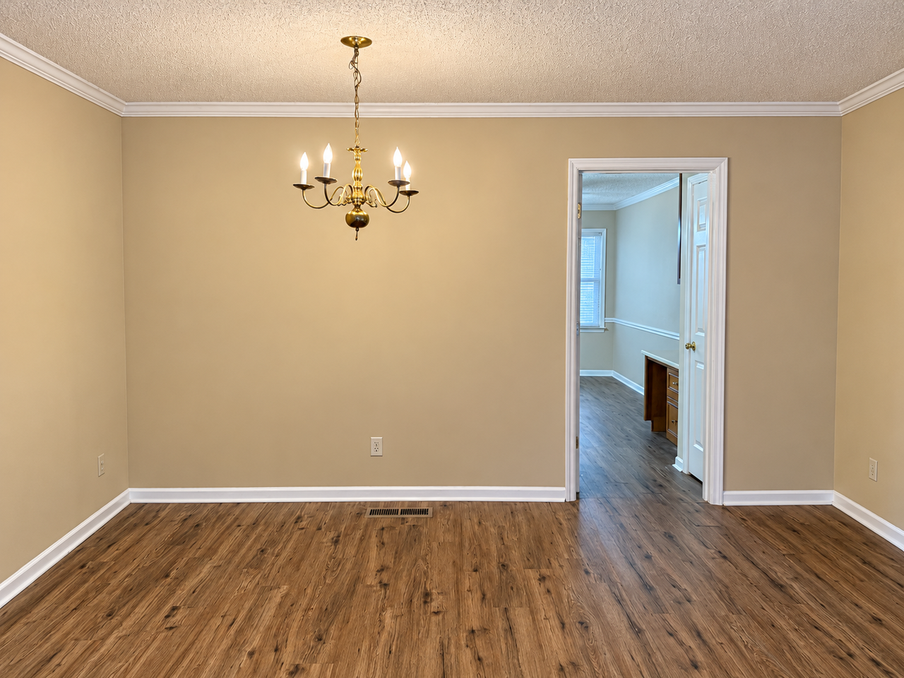 3813 Mayfair Ln - Photo 3 of 10