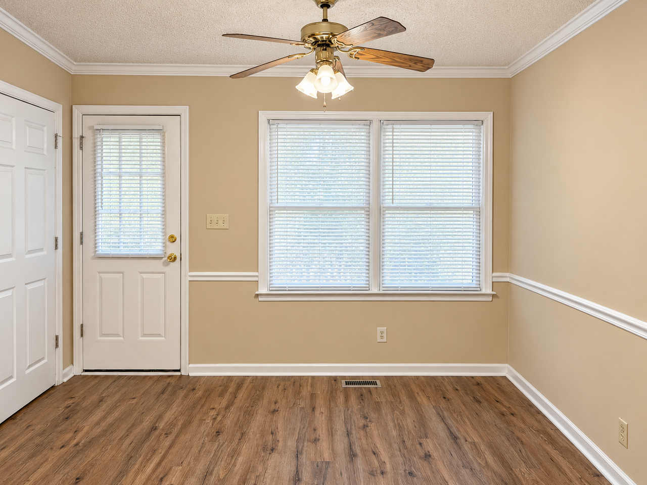 3813 Mayfair Ln - Photo 5 of 10