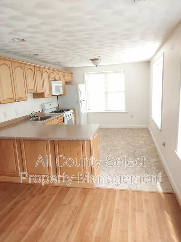 103 Elliott St #3 - Photo 2 of 13