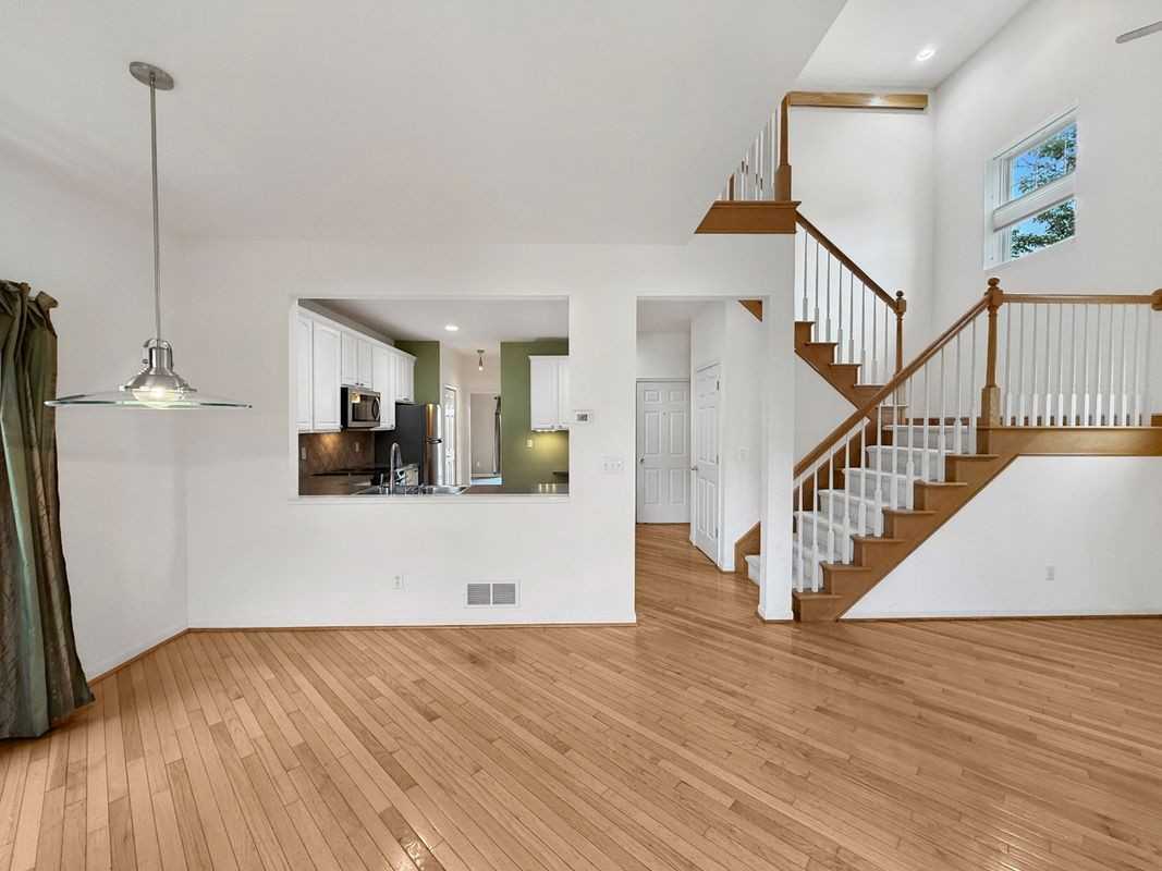 1400 Beaconsfield Ave - Photo 4 of 39