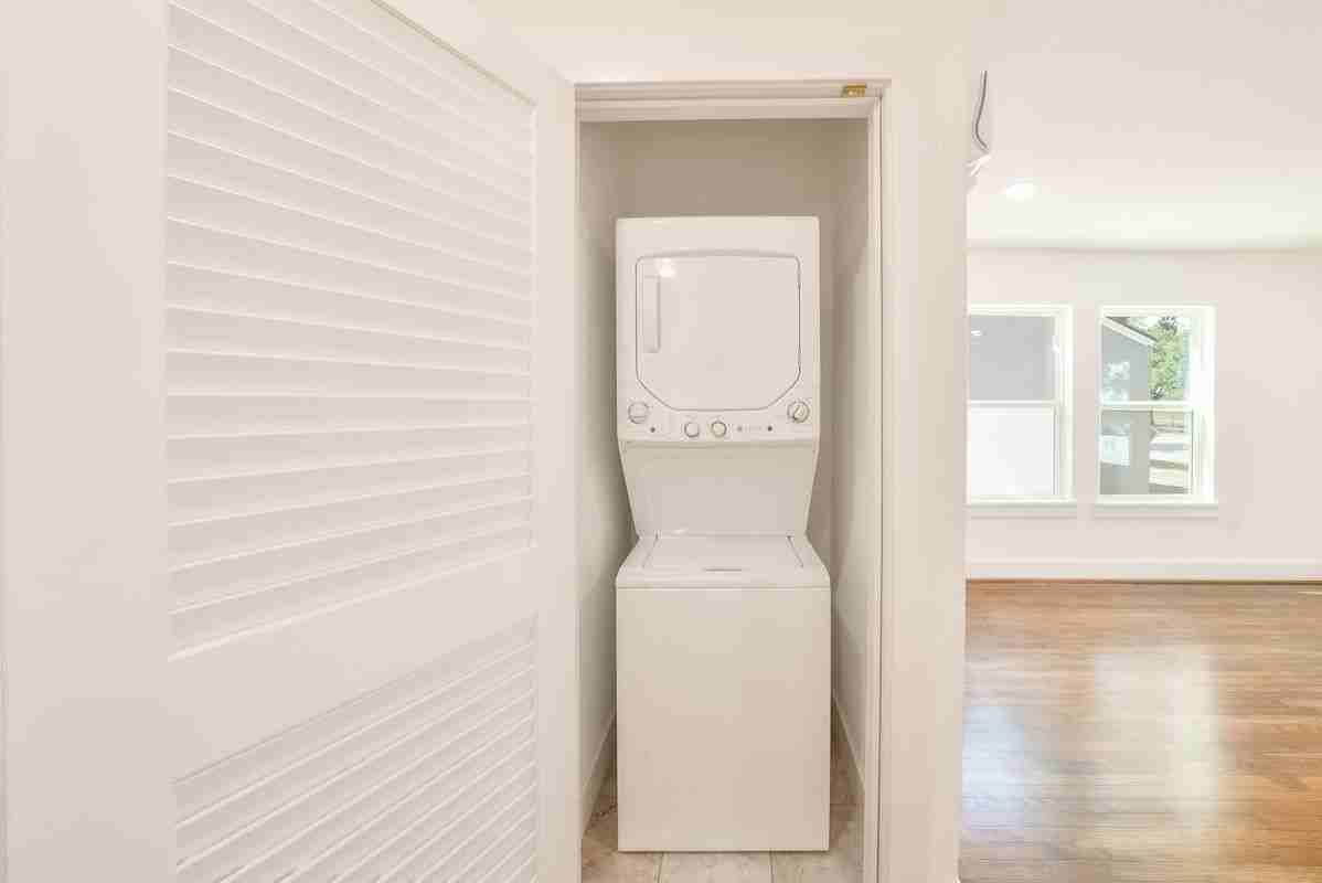 6644 Lawndale St ##3 - Photo 7 of 9
