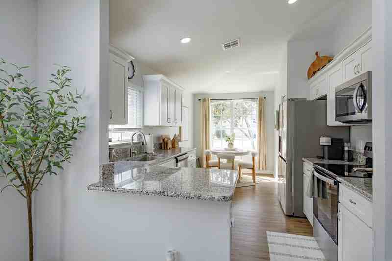 2532 Ventura Cir - Photo 6 of 34