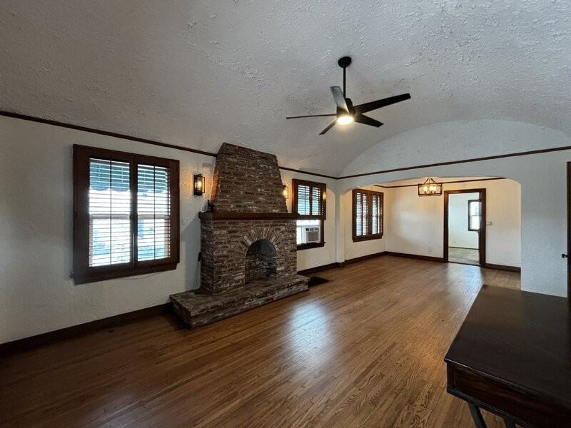 3812 E 10th St - Photo 2 of 17