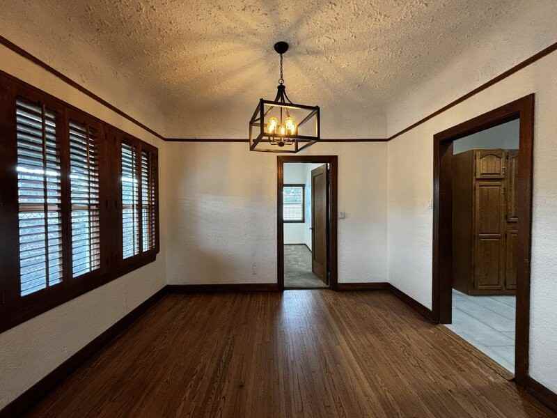 3812 E 10th St - Photo 5 of 17