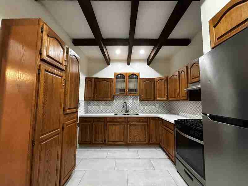 3812 E 10th St - Photo 7 of 17