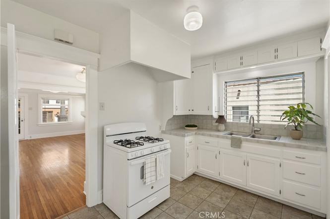 1157 W 13th St - Photo 6 of 13