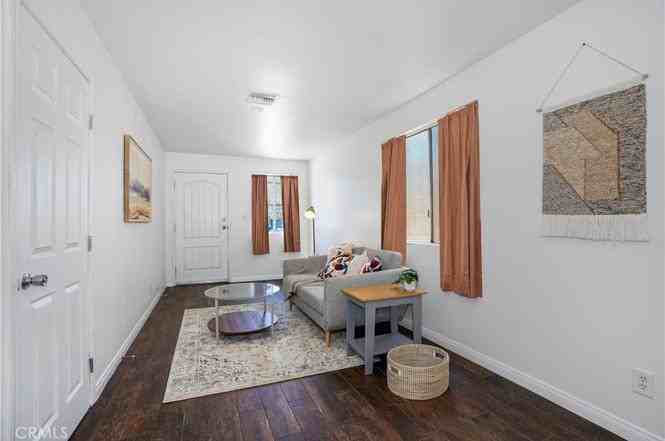 11408 Laurel Canyon Blvd - Photo 6 of 24