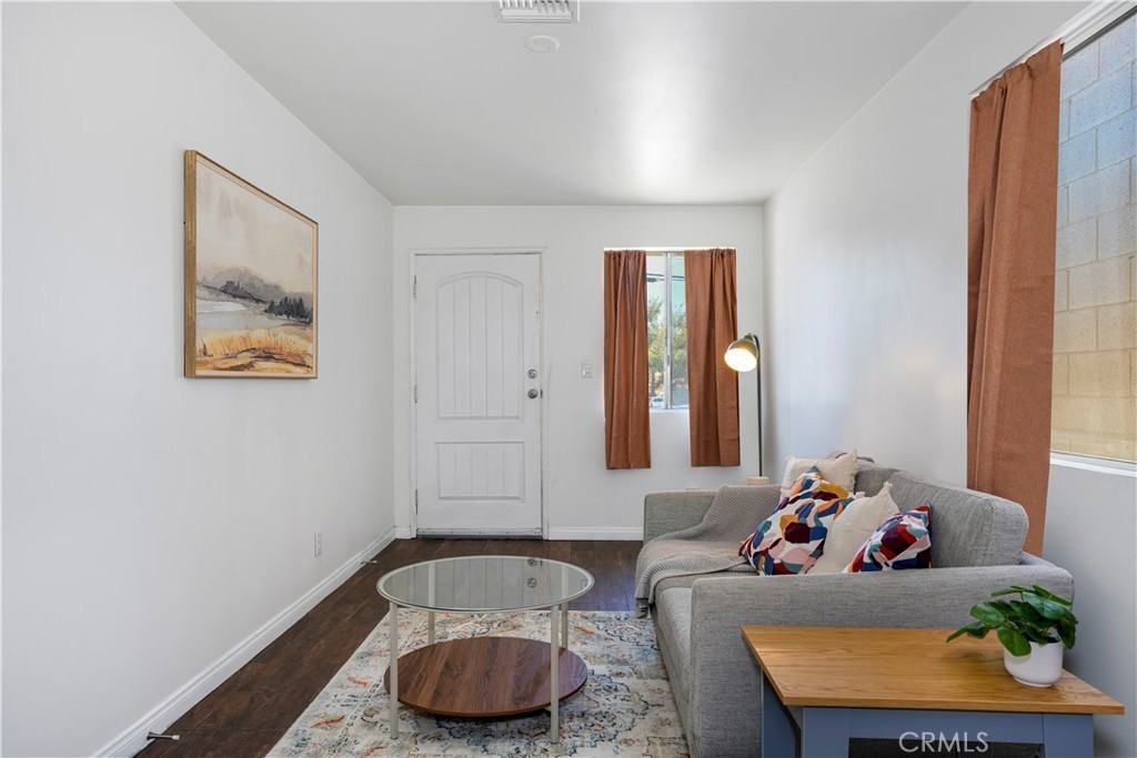 11408 Laurel Canyon Blvd - Photo 7 of 24