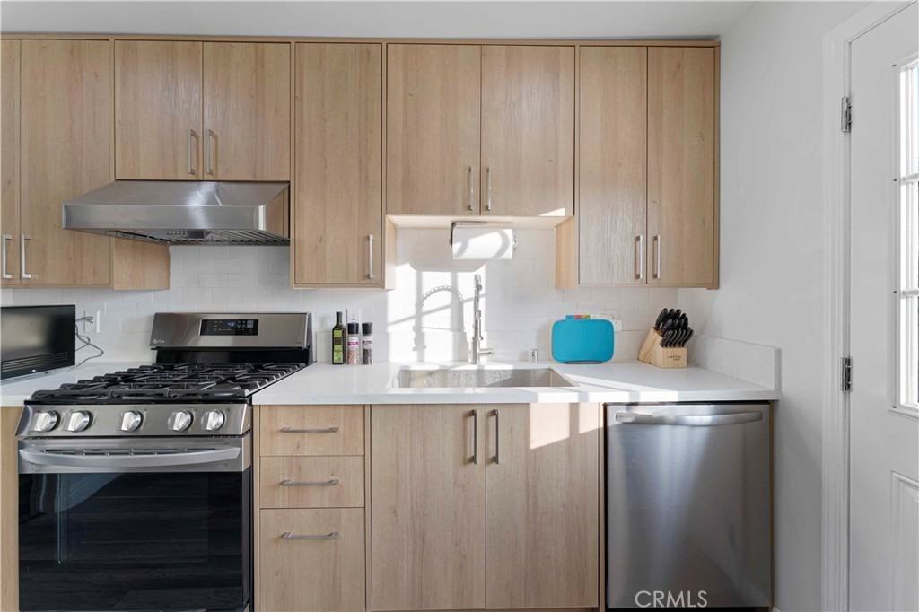332 E El Sur St - Photo 7 of 19