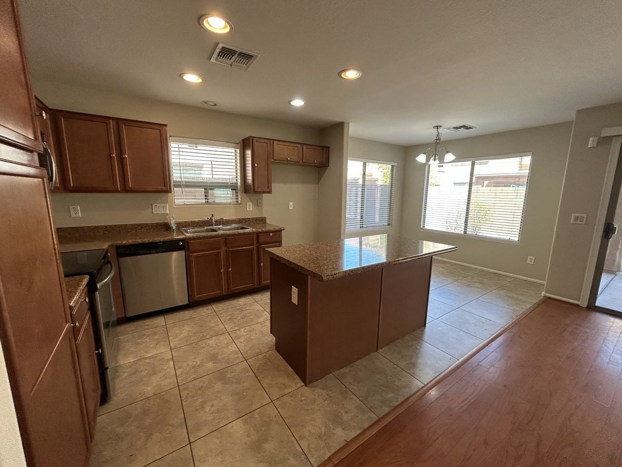 7564 W Charter Oak Rd - Photo 6 of 39