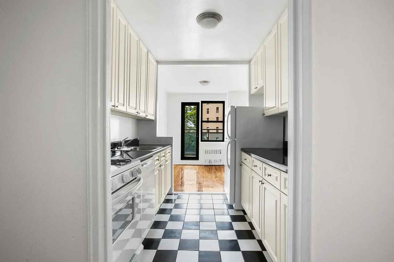 2400 Webb Ave #4C - Photo 3 of 16