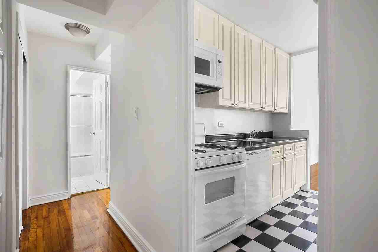 2400 Webb Ave #4C - Photo 4 of 16