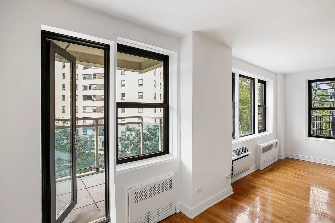 2400 Webb Ave #4C - Photo 5 of 16