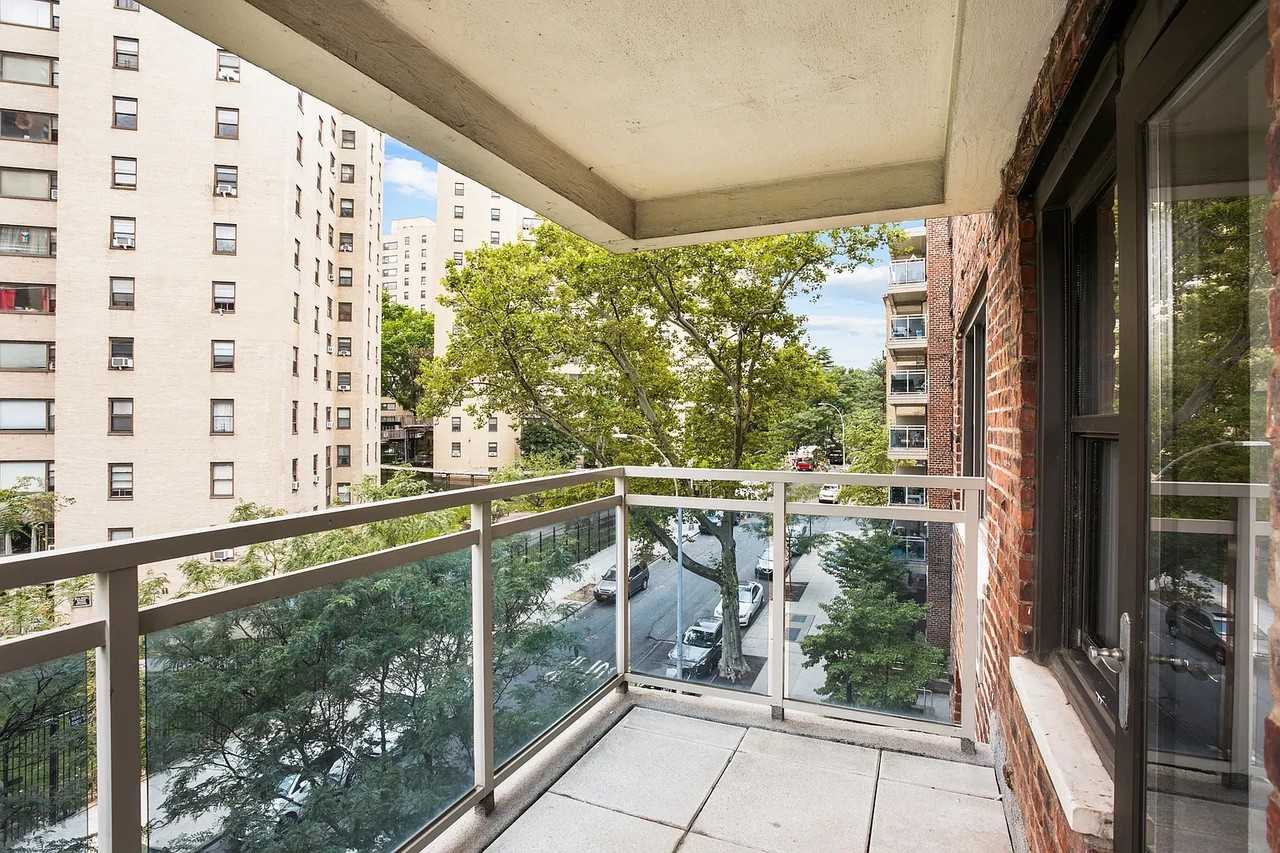 2400 Webb Ave #4C - Photo 6 of 16