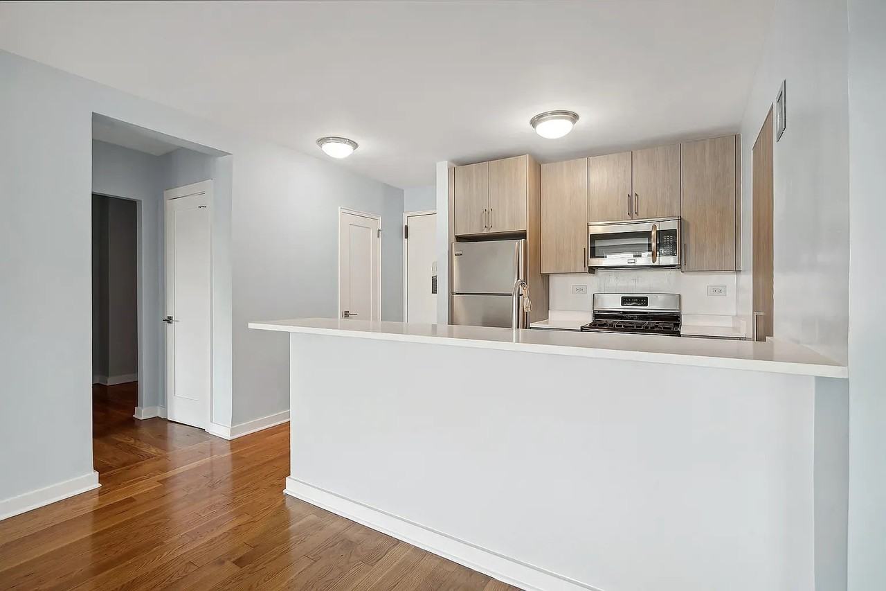 2160 Matthews Ave #3N - Photo 3 of 11