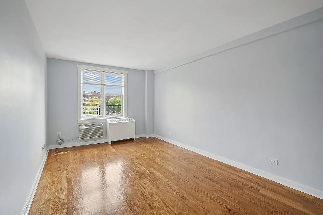 2160 Matthews Ave #3N - Photo 4 of 11