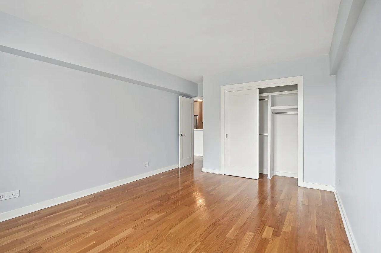 2160 Matthews Ave #3N - Photo 5 of 11
