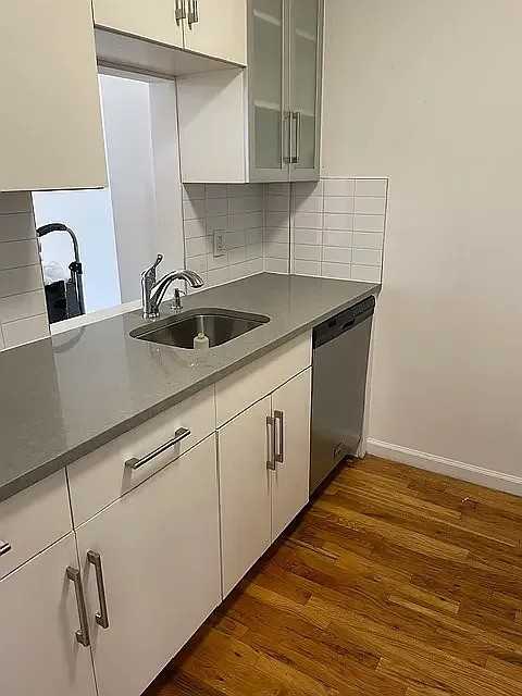 3210 Riverdale Ave #6B - Photo 4 of 16