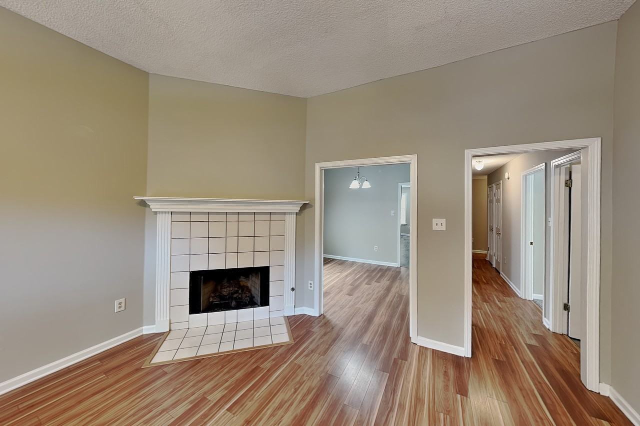 978 Nolan Ln - Photo 3 of 17