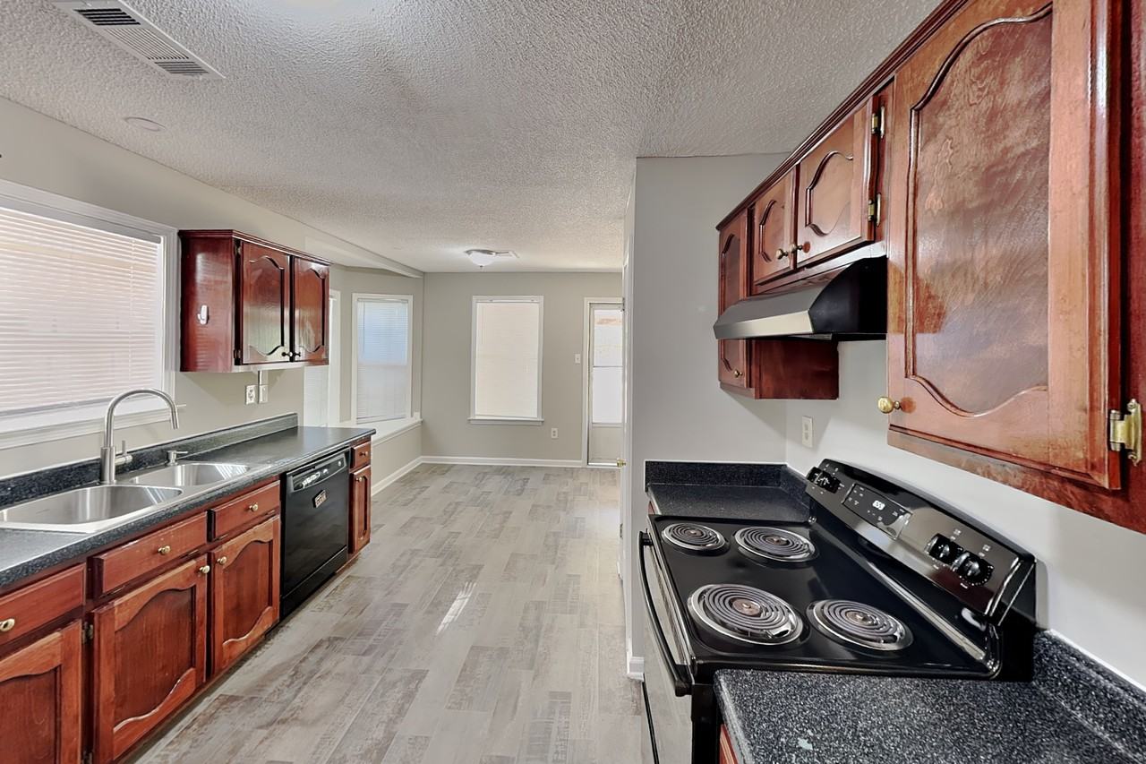 978 Nolan Ln - Photo 4 of 17